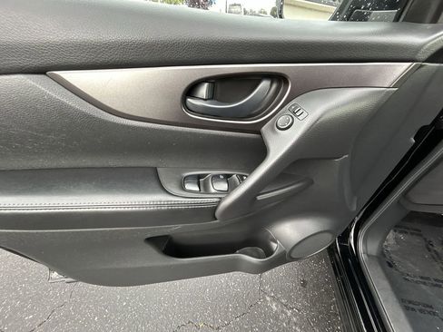 Used 2020 Nissan Rogue Sport S FWD image 13