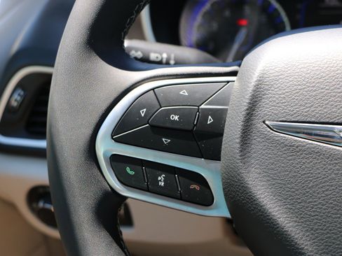 Used 2023 Chrysler Voyager LX FWD image 18