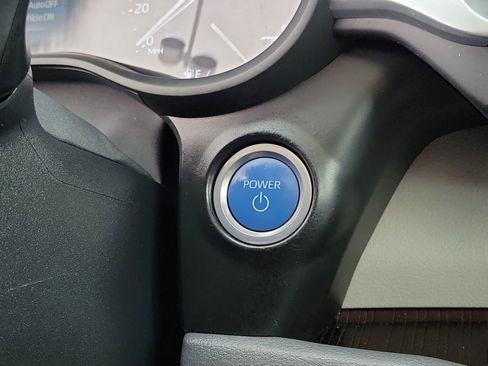 Used 2024 Toyota Sienna XLE image 28