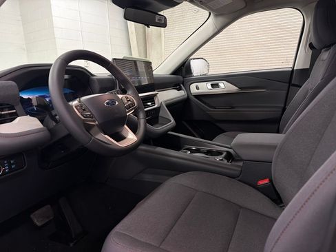 New 2026 Ford Explorer Active RWD image 7