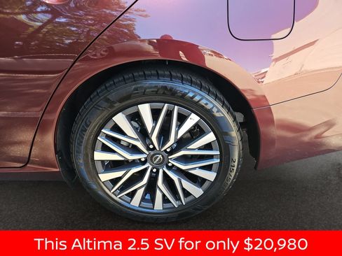 Used 2025 Nissan Altima 2.5 SV FWD image 46