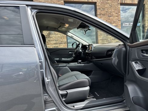 Used 2022 Nissan Rogue SV AWD/4WD image 13