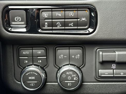 New 2026 GMC Yukon Denali w/ Sun & Power Step Package AWD/4WD image 33