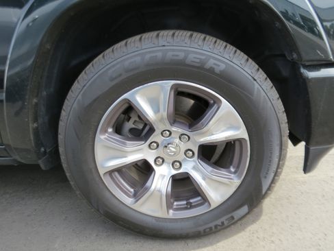 Used 2019 RAM 1500 Laramie AWD/4WD image 5