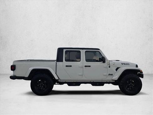 Used 2025 RAM 2500 Laramie AWD/4WD image 4