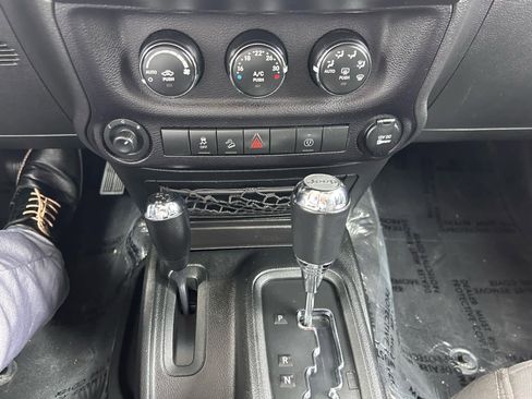 Used 2017 Jeep Wrangler Unlimited Sahara w/ Dual Top Group image 17