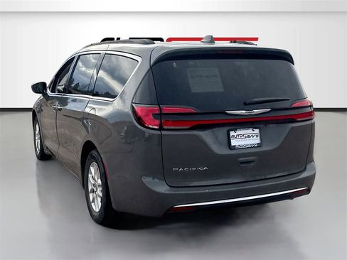 Used 2022 Chrysler Pacifica Touring-L image 5
