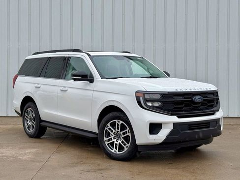 New 2025 Ford Expedition Active image 7