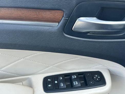 Used 2016 Chrysler 300 C Platinum w/ Safetytec Plus Group image 13