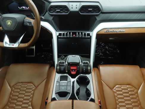 Used 2019 Lamborghini Urus image 13