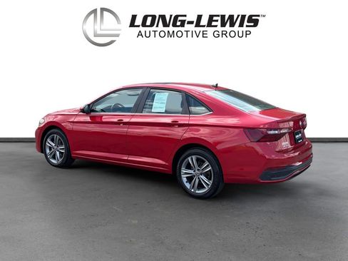 Certified 2024 Volkswagen Jetta SE w/ Panoramic Sunroof Package FWD image 4