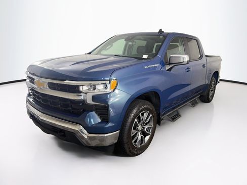 Used 2024 Chevrolet Silverado 1500 LT AWD/4WD image 3