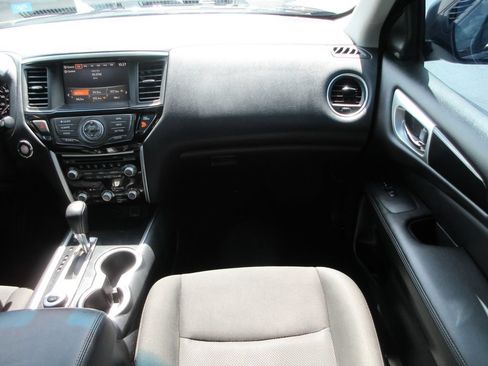 Used 2020 Nissan Pathfinder SV AWD/4WD image 16