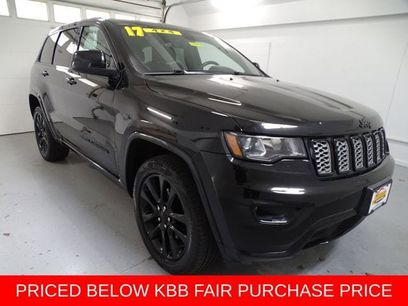 Used 2017 Jeep Grand Cherokee Altitude
