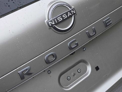 Used 2024 Nissan Rogue SL w/ SL Premium Package image 10