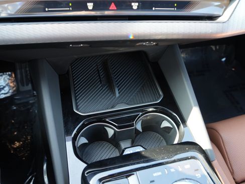 Used 2025 BMW i5 xDrive40 image 17