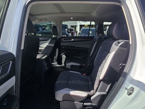 Used 2024 Volkswagen Atlas Peak Edition SEL AWD/4WD image 15