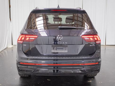 Used 2023 Volkswagen Tiguan SE R-Line AWD/4WD image 3