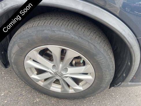 Used 2016 Nissan Rogue SV FWD image 37