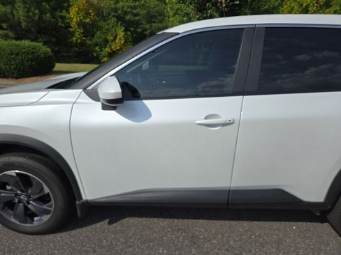 Certified 2026 Nissan Rogue SV FWD image 9