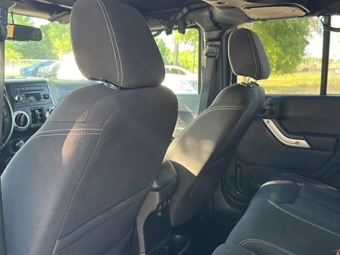 Used 2015 Jeep Wrangler Unlimited Sahara AWD/4WD image 15