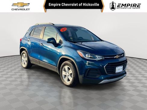 Used 2019 Chevrolet Trax LT w/ LT Convenience Package image 1