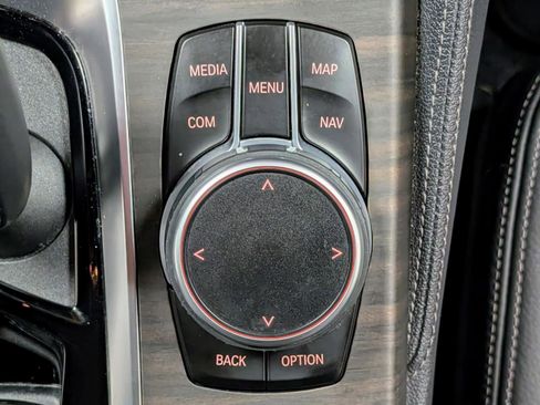 Used 2022 BMW M550i xDrive image 27