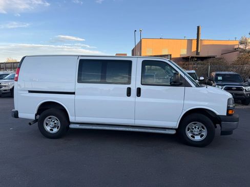 Used 2021 Chevrolet Express 2500 w/ Driver Convenience Package RWD image 9