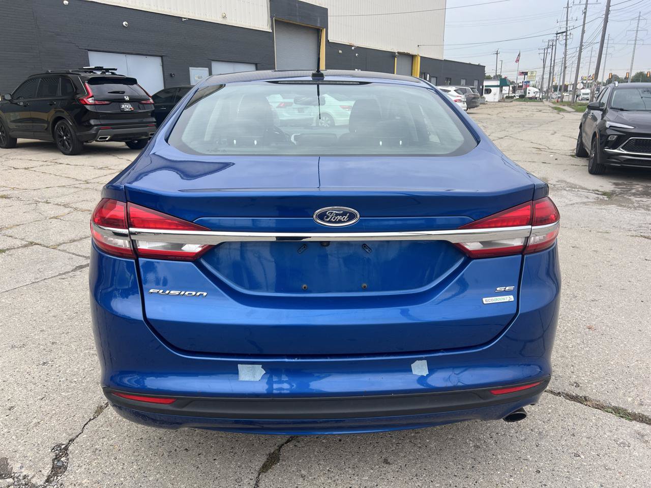 Used 2018 Ford Fusion SE w/ Fusion SE Technology Package FWD image 4