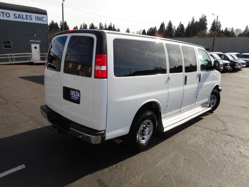 Used 2017 Chevrolet Express 3500 LT w/ LT Preferred Equipment Group image 9