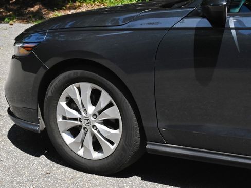 Used 2023 Honda Accord EX image 28