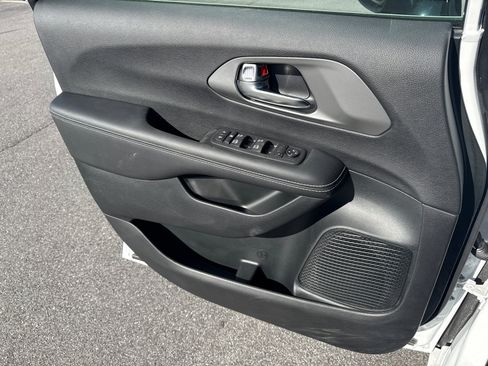 New 2026 Chrysler Voyager LX image 9