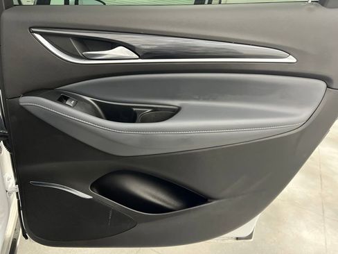 Used 2024 Buick Enclave Premium image 21