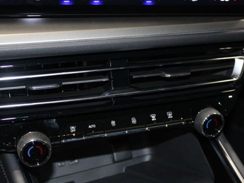 New 2026 Chevrolet Traverse LT w/ Sun and Wheel Package FWD image 43