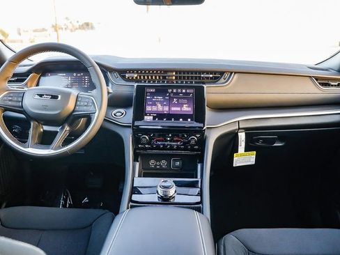 New 2025 Jeep Grand Cherokee Laredo X w/ Luxury Tech Group I image 13