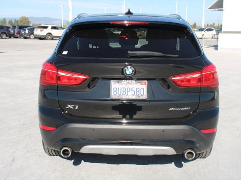 Used 2021 BMW X1 xDrive28i w/ Convenience Package image 4