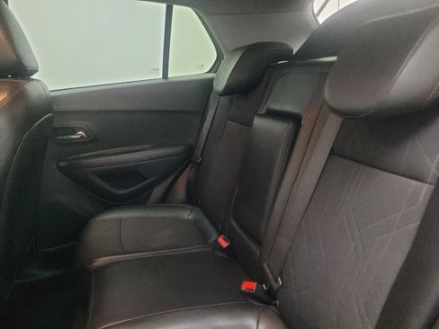 Used 2019 Chevrolet Trax LT w/ LT Convenience Package FWD image 18
