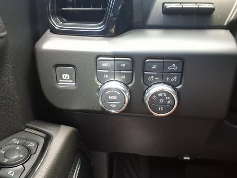Used 2024 GMC Sierra 1500 AT4 w/ Technology Package AWD/4WD image 25