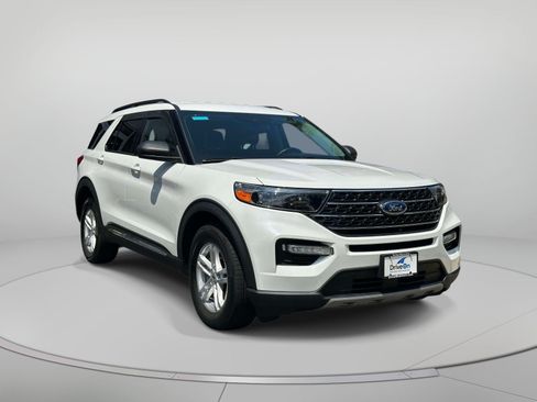 Used 2023 Ford Explorer XLT w/ Equipment Group 202A AWD/4WD image 7