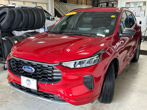 Used 2024 Ford Escape ST-Line w/ Tech Pack #1 AWD/4WD image 5