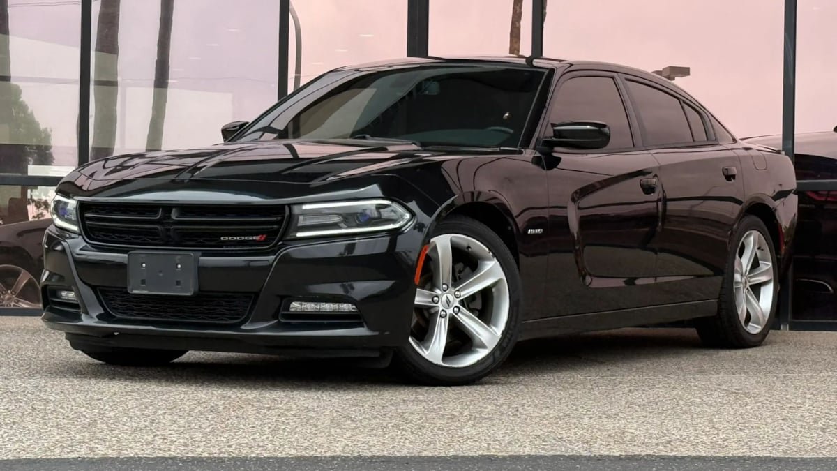 Used 2018 Dodge Charger R/T RWD image 2