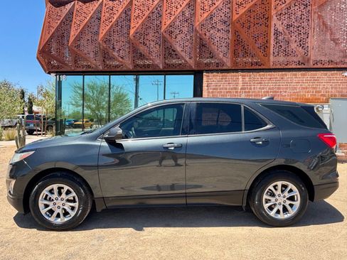 Used 2018 Chevrolet Equinox LS FWD image 2