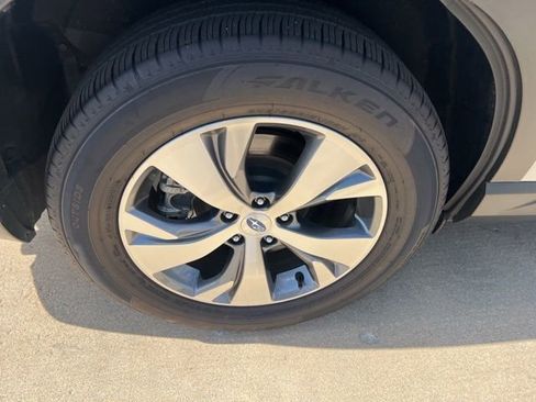 Used 2024 Subaru Ascent Premium w/ Convenience Package image 17