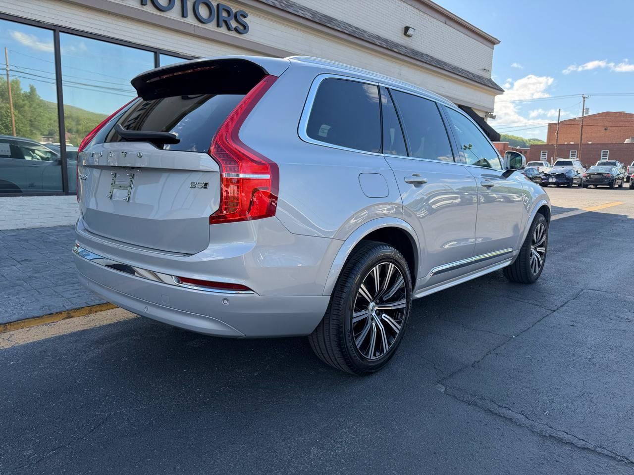 Used 2024 Volvo XC90 B5 Core w/ Protection Package Premier AWD/4WD image 3