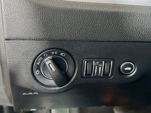 Used 2023 Chrysler 300 Touring w/ Safetytec Plus Group image 12