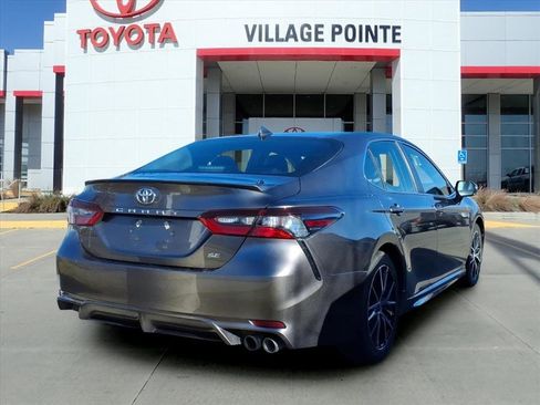 Used 2024 Toyota Camry SE image 4