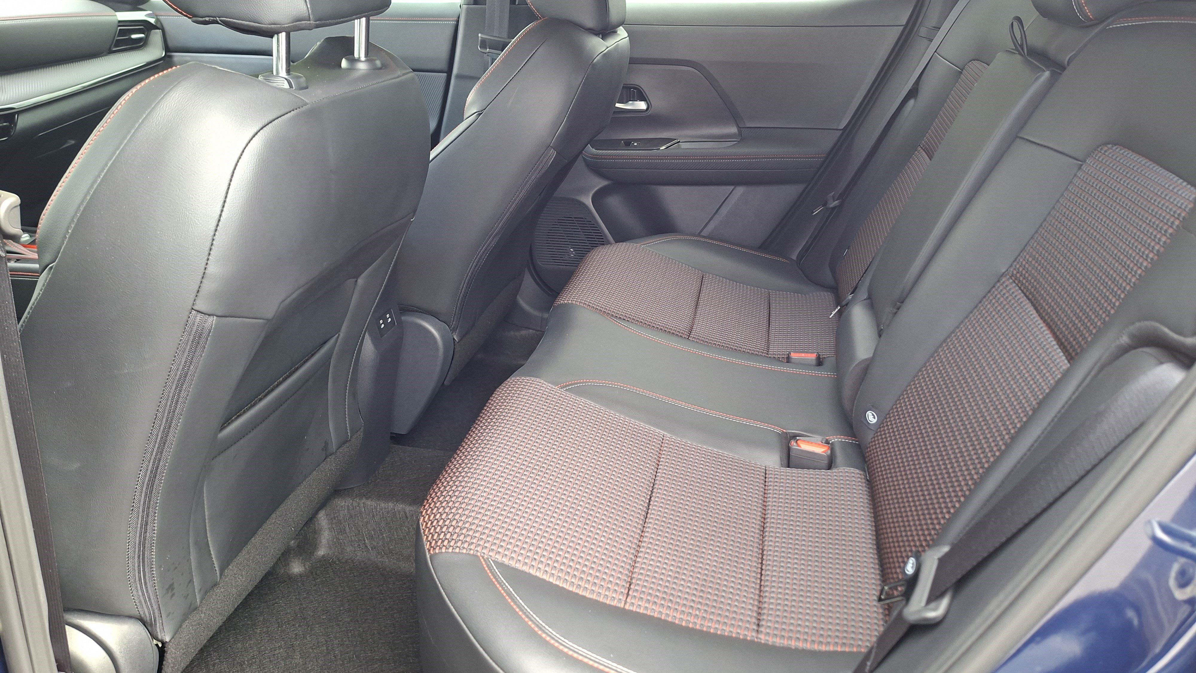 Certified 2025 Nissan Kicks SR FWD image 20