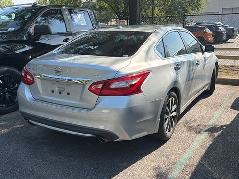 Used 2016 Nissan Altima 2.5 SL w/ 2.5 Technology w/LED Package FWD image 11