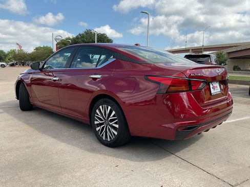 Used 2025 Nissan Altima 2.5 SV FWD image 8