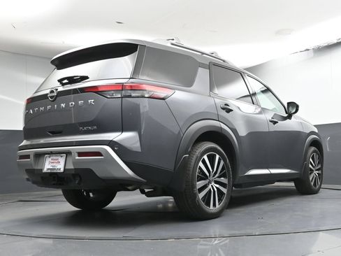 Certified 2025 Nissan Pathfinder Platinum FWD image 29